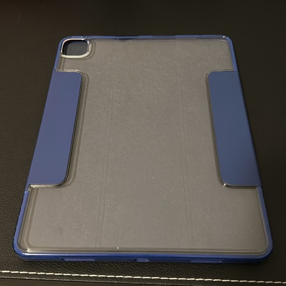 Otter Box case for IPad Pro 12”. - Picture 4 of 4